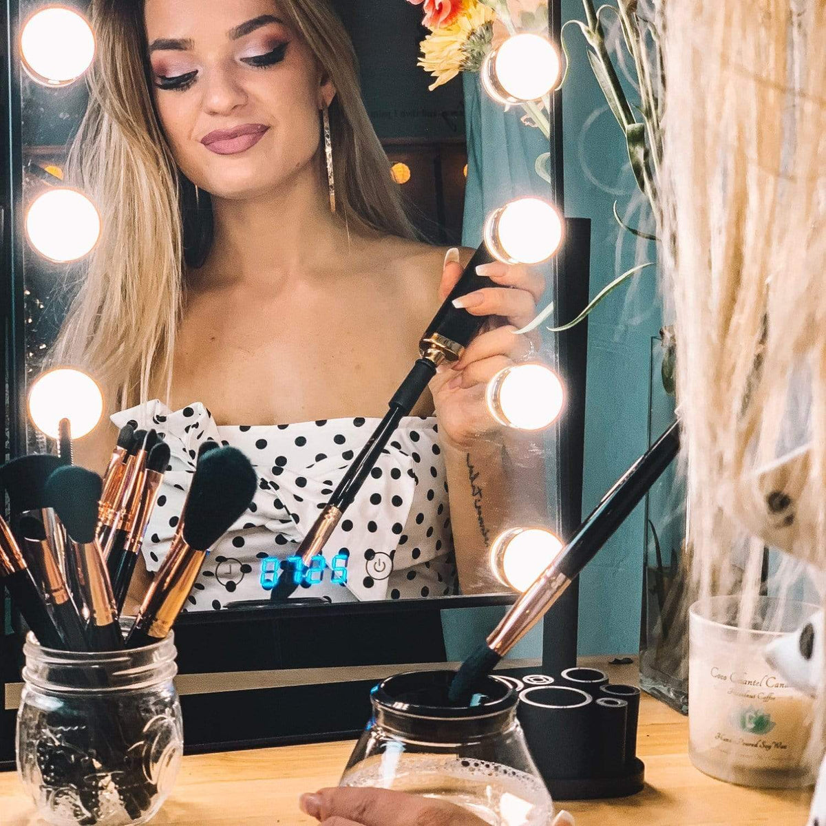 makeup hollywood mirror black with model